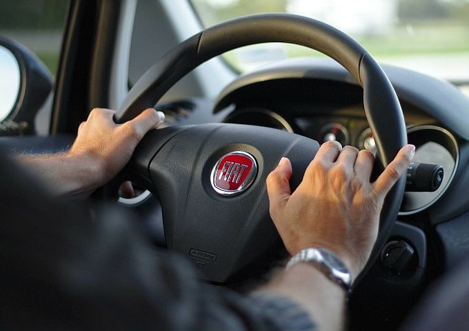 driving-343056_1280